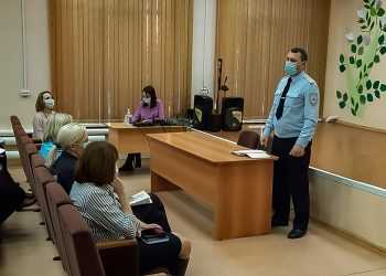Сотрудники полиции и прокуратуры встретились с директорами школ