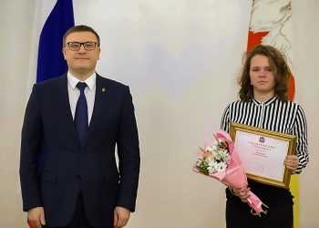 Алексей Текслер наградил девушку из Сосновского района