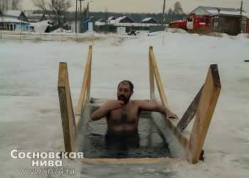 В Крещение верующие окунулись в иордань на Касаргах