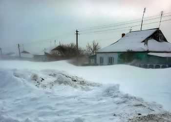 Заносы выше метра образовались на дорогах внутри Сосновского района