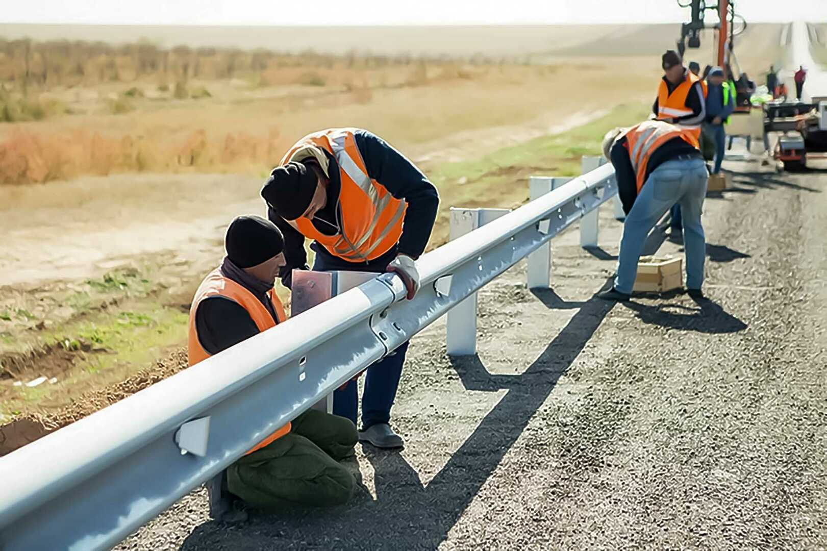 Монтаж дорожных ограждений