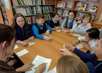 В Кременкульской библиотеке школьники создавали вечный двигатель