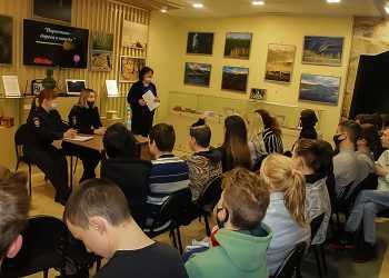 Полицейские рассказали студентам о вреде употребления наркотиков и табака