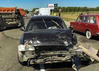 В Сосновском районе столкнулись грузовик и две легковушки