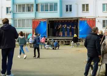 В Долгодеревенском проходят концерты «Поём двором»