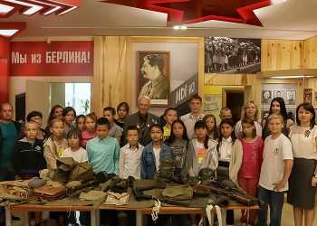 В День памяти и скорби для школьников организовали выставку и встречу