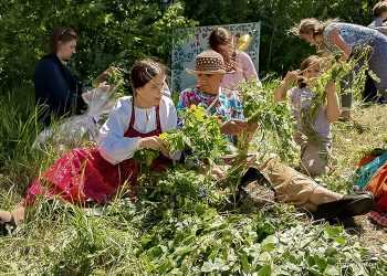 В Рощино прошел ежегодный традиционный праздник «Троица на реке Зюзелга»