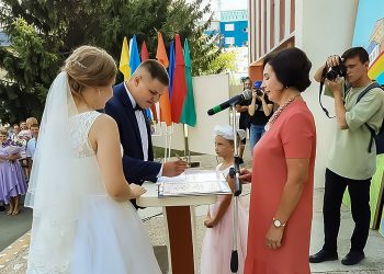 В Долгодеревенском поздравляли с рождением, браком и золотой свадьбой