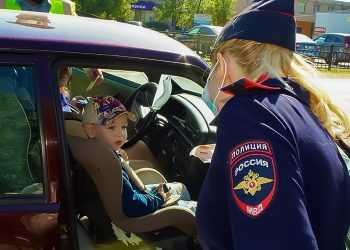 В День светофора сотрудники ГИБДД напоминают о безопасности