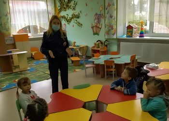 Школьникам и детсадовцам рассказали о безопасности на дороге