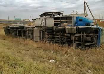 На трассе у Большого Баландино опрокинулась фура