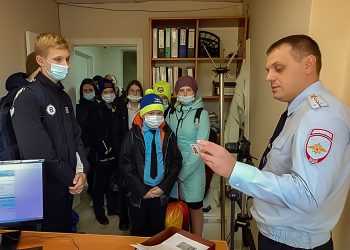 Школьникам из Долгодеревенского рассказали о работе полицейских