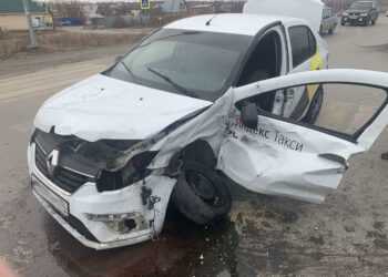 В Сосновском районе водитель такси попал в больницу после ДТП