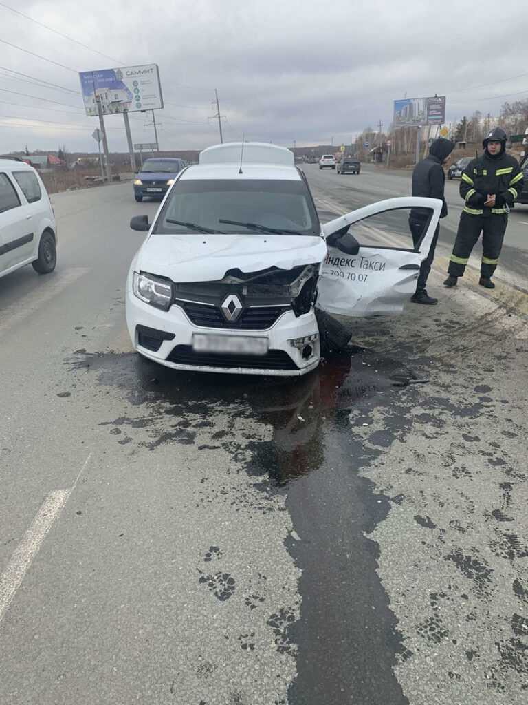 В Сосновском районе водитель такси попал в больницу после ДТП