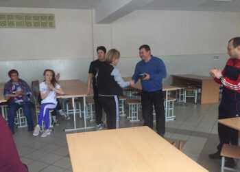 Педагоги Рощинской школы сдали нормы ГТО