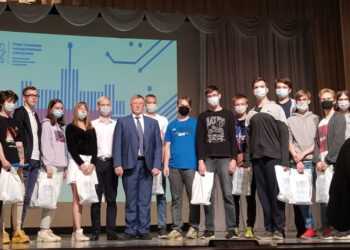 Студентам ЮУрГУ пообещали по 3000 рублей за вакцинацию