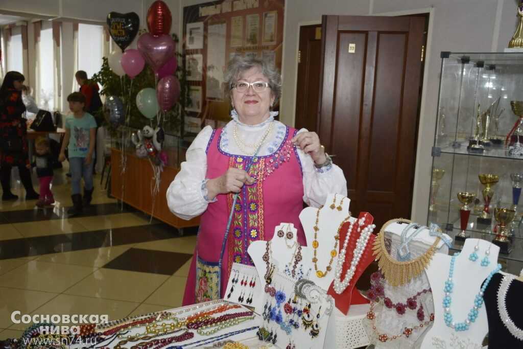 «Супербабушка» из Сосновского района создает украшения из бисера и ведет блог о рукоделии