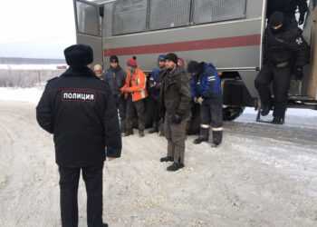 Иностранцев проверили. Двоим указали на дверь