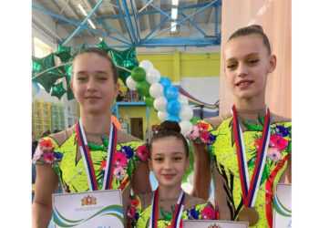 Юные акробатки из Сосновского района победили в первенстве УРФО