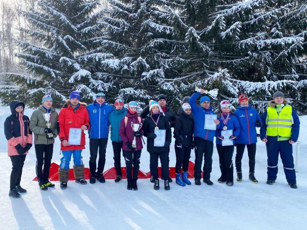 Сосновские лыжники и спортивная семья стали вторыми на «Уральской метелице-2022»