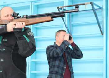 На «Уральской метелице» главы районов соревновались в стрельбе