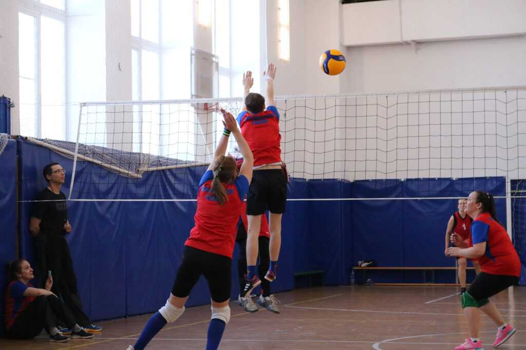 Педагоги Сосновского района провели турнир по волейболу