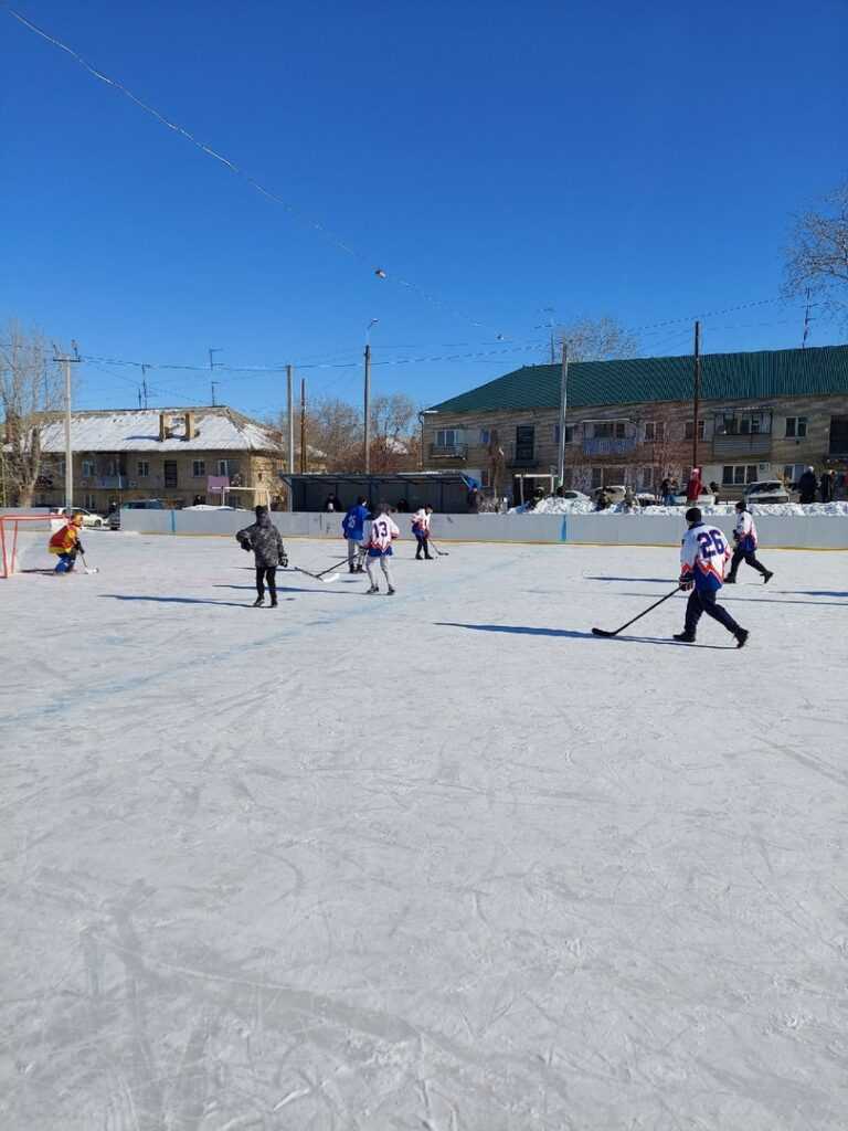 «Легион» и «Валенки» играли в хоккей в валенках в Долгодеревенском