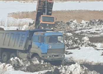 Возле пруда в поселке Сосновского района незаконно складировали строительный мусор
