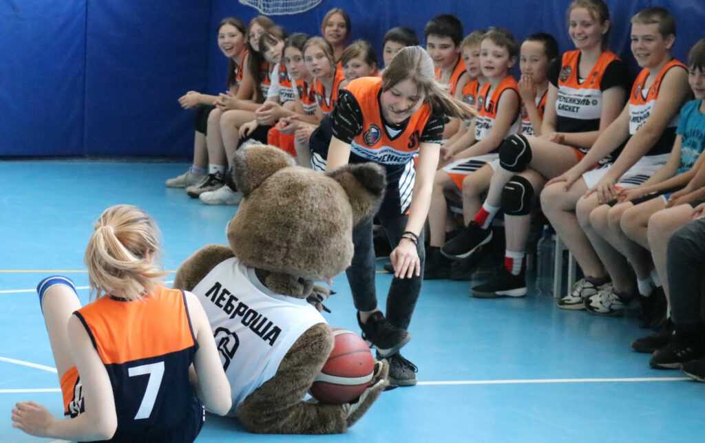 Баскетбольный клуб «Челбаскет» в гостях у школьников Сосновского района