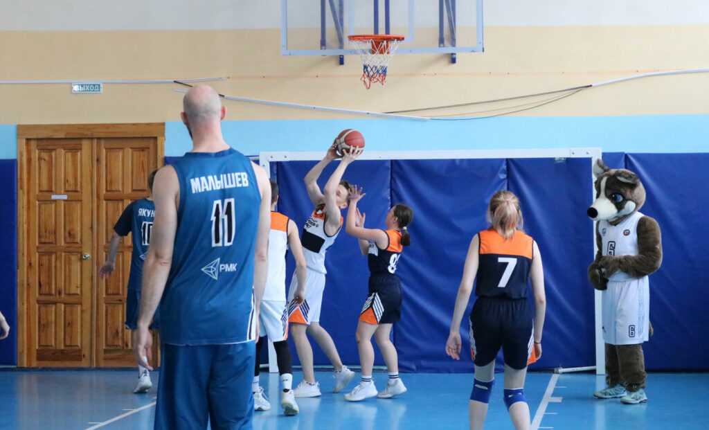 Баскетбольный клуб «Челбаскет» в гостях у школьников Сосновского района