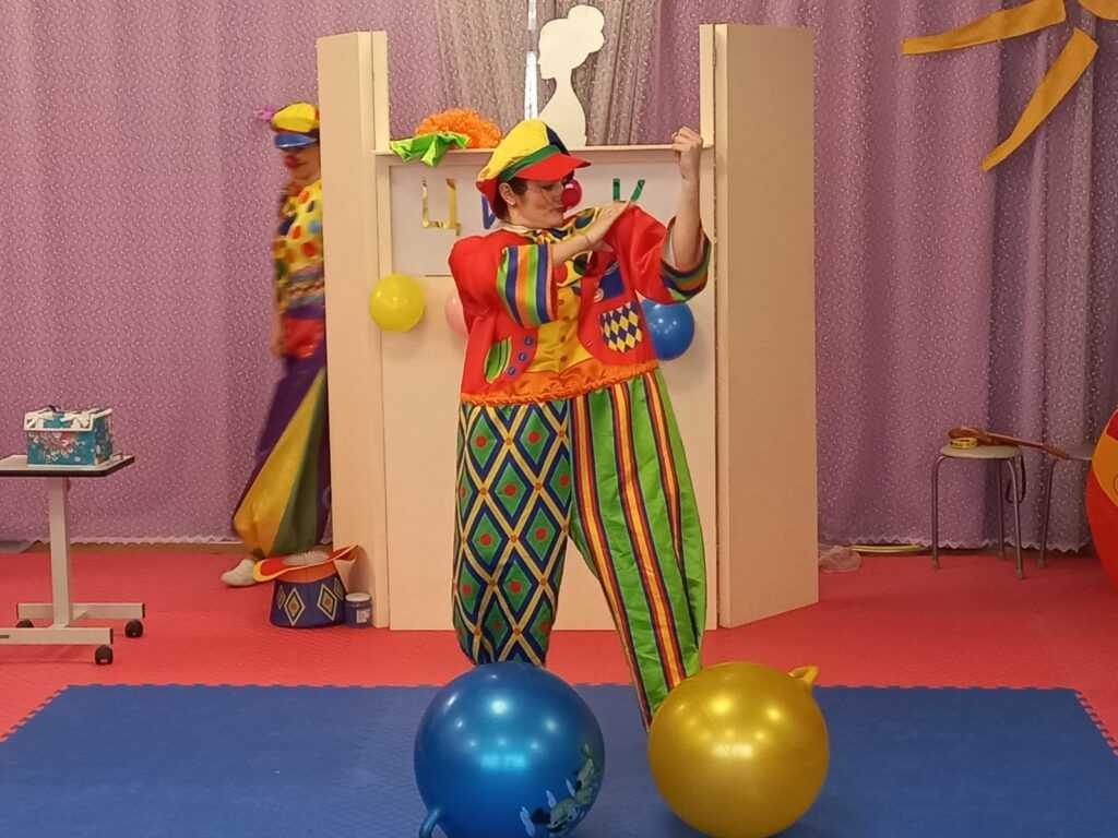 В Полевом воспитатели и дети участвовали в цирковом представлении