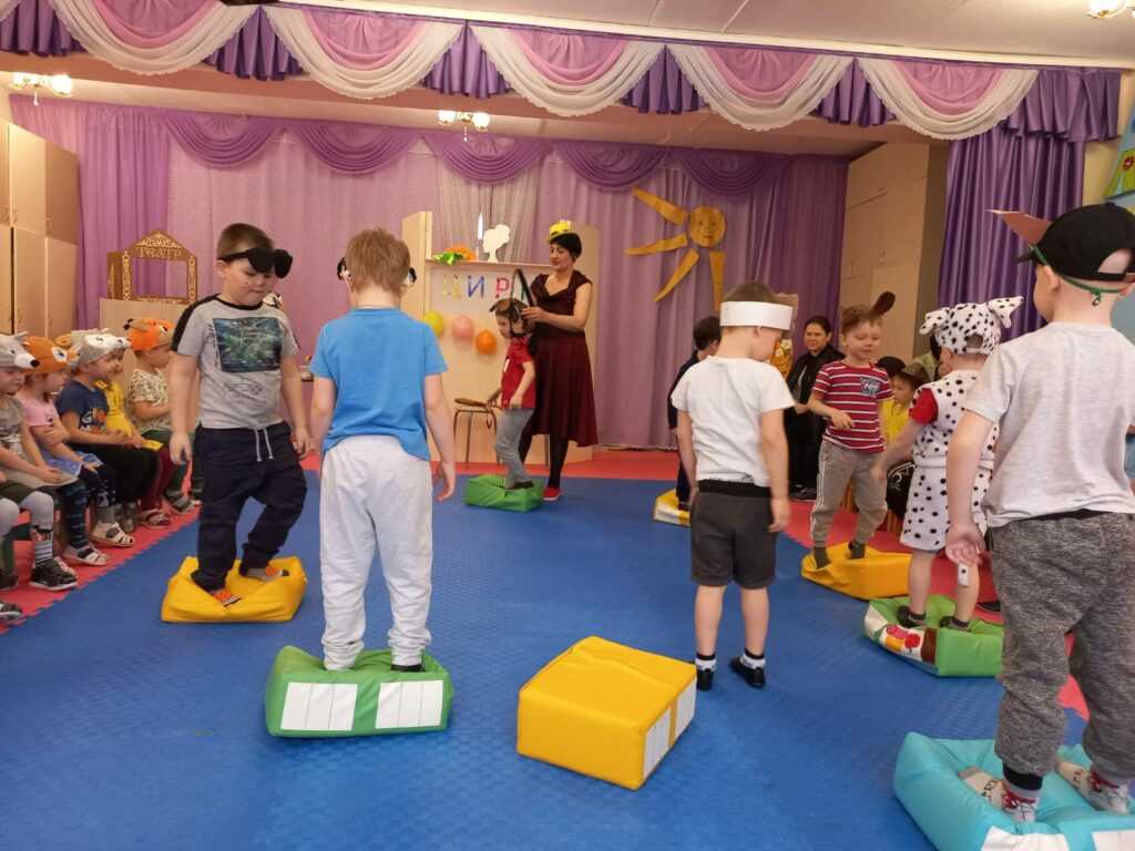 В Полевом воспитатели и дети участвовали в цирковом представлении