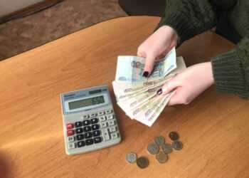 Как предотвратить списание долгов с выплат и пособий