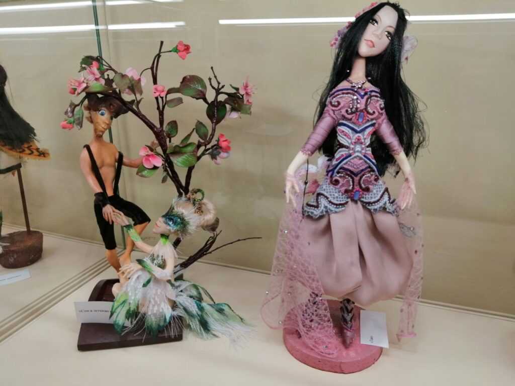 В районном музее проходит выставка авторских кукол