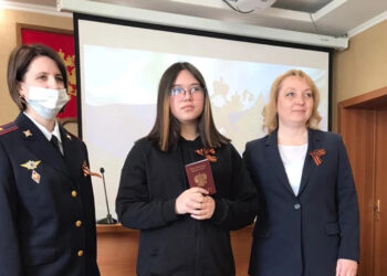 Накануне Дня Победы юным сосновцам вручили паспорта