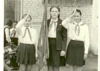 Для рожденных в СССР слово детство всегда сочетается со словом «пионерское»