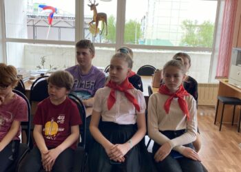 В Рощинской библиотеке ребятам рассказывали о пионерах