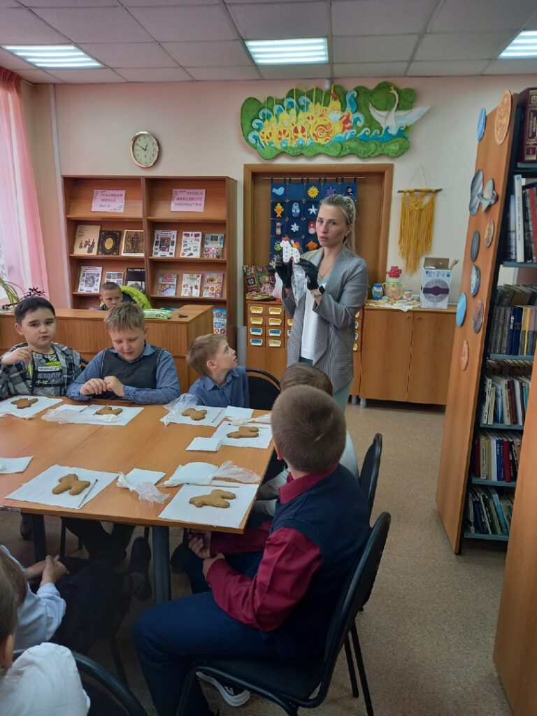 В Кременкульской библиотеке учили расписывать пряники