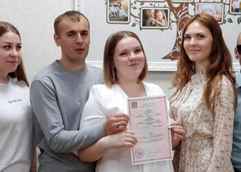 В канун дня защиты детей в  Сосновском ЗАГСе зарегистрировали многодетную пару