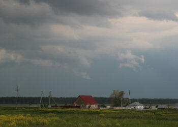 В Сосновском районе ожидают перепады давления, грозы и активное солнце