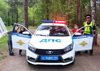 Полицейские провели занятия с детьми в оздоровительных лагерях