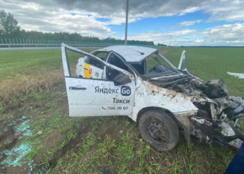 В Сосновском районе такси улетело в кювет и перевернулось