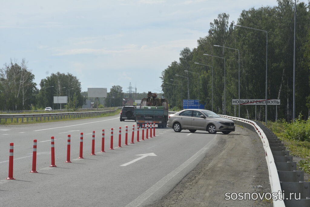 Опасные маневры: ограждения на выезде из Кременкуля усложнили ситуацию на дороге