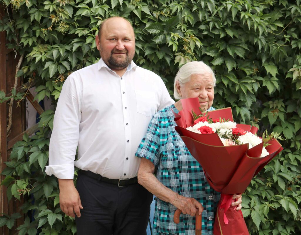 Жительница Сосновского района принимает поздравления со 100-летним юбилеем
