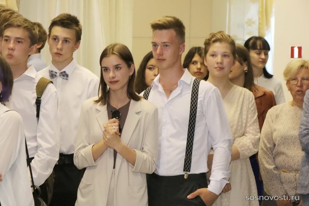 Супершоу в Сосновском районе: парни и девушки блистали на выпускном