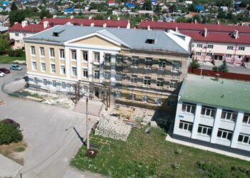 Здание бывшей школы обретает первоначальные черты