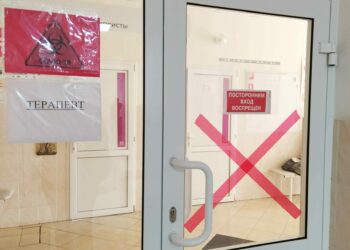 В поликлинике Долгодеревенского для заболевших ОРВИ открыли отдельный вход