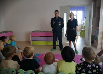 Детсадовцам напомнили о безопасности в быту и на дороге