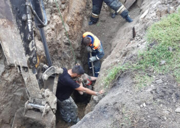 Спасатели достали из-под завала земли рабочего в Сосновском районе