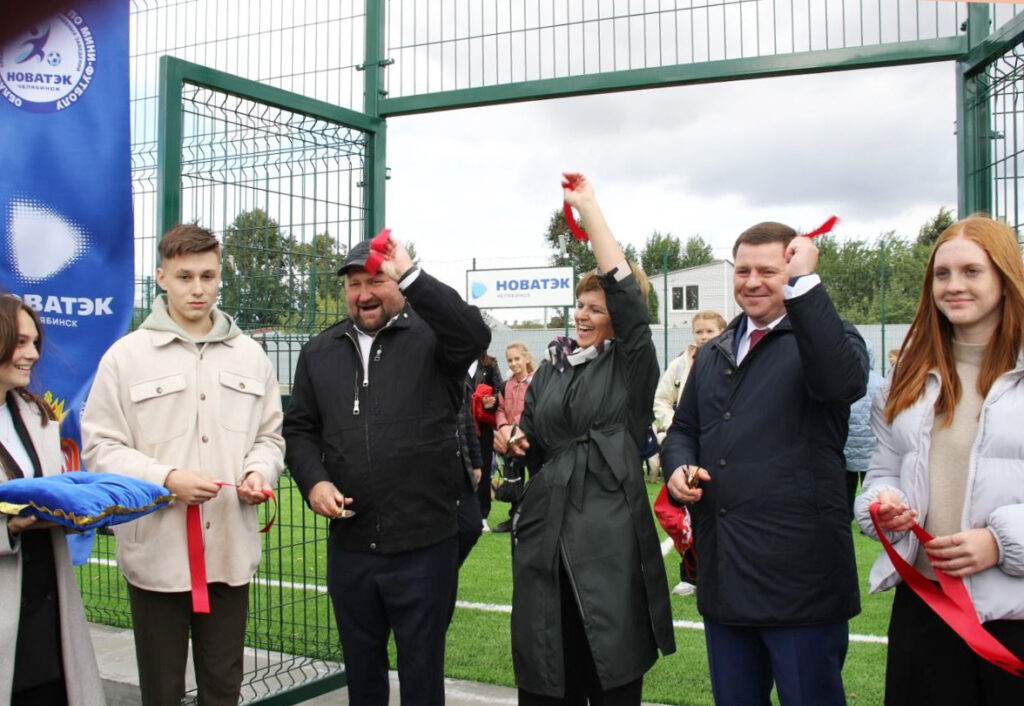Новое футбольное поле от «Новатэк» открыли в Долгодеревенском